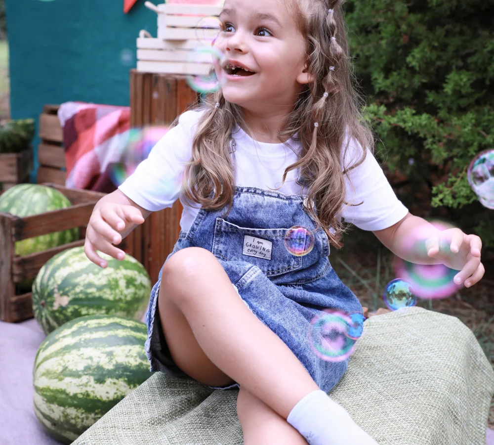 Орыс порно актрисасы Миа Қарт адам әдемі әйелді трахает етеді